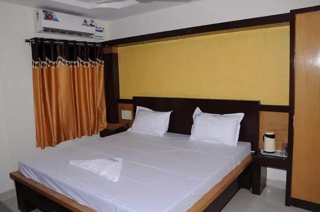 Dwaraka Residency Kakinada Bagian luar foto
