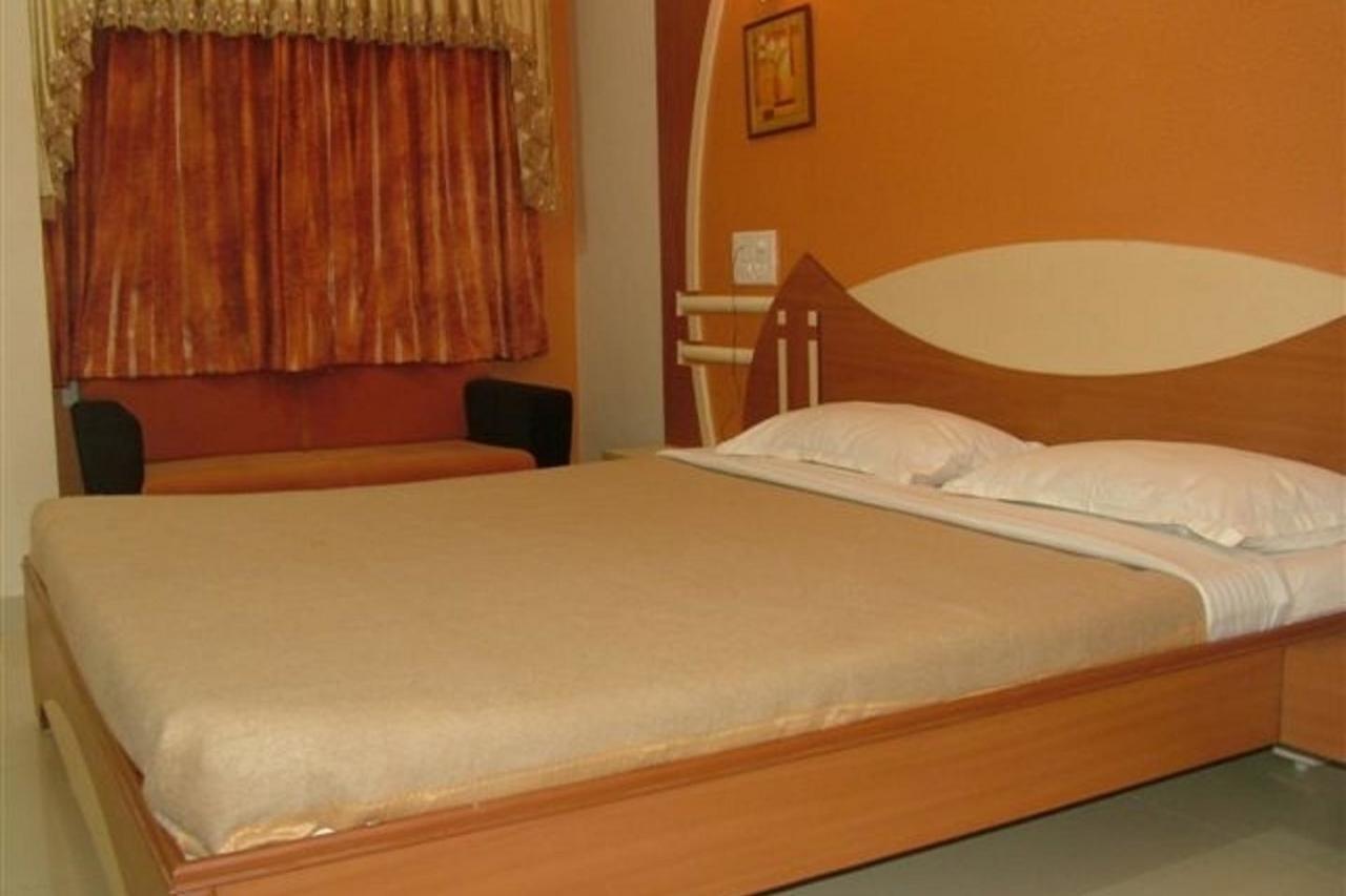 Dwaraka Residency Kakinada Bagian luar foto
